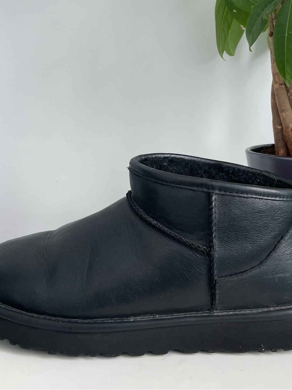 Women Size 9 UGG Classic Ultra Mini Leather Boots Black
